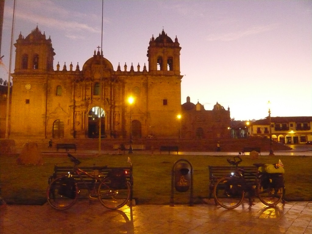 Cathédrale de Cusco au lever du jour 
