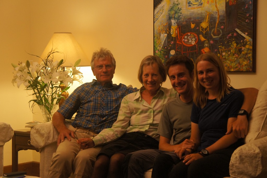 Photo de famille avec nos bienfaiteurs de La Paz : Peter et Joanne