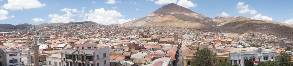 Le Cerro Rico surplombant la ville de Potosi